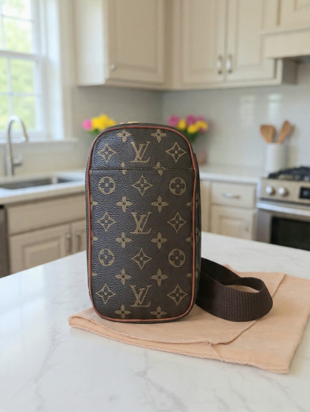 Louis Vuitton Vintage Pochette Gange Monogram Bumbag ✨ COA - Picture 3 of 16